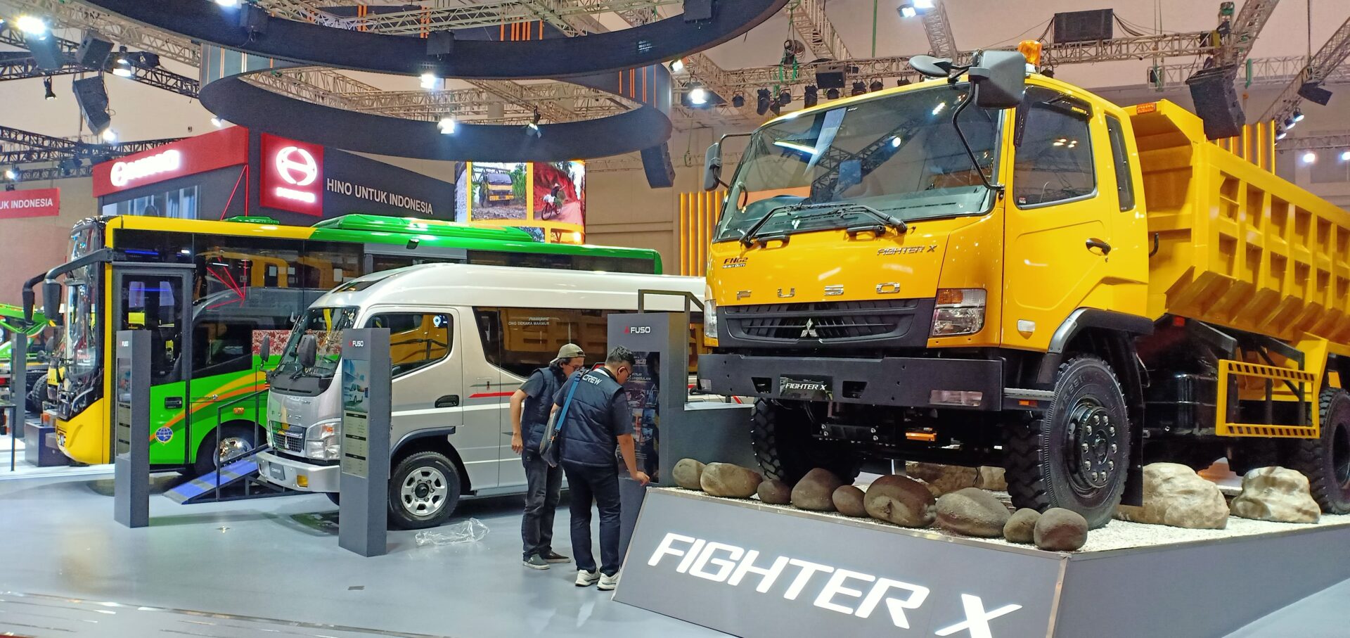 Mitsubishi Fuso Luncurkan Canter Bus Dan Rayakan 60 Tahun Canter Di