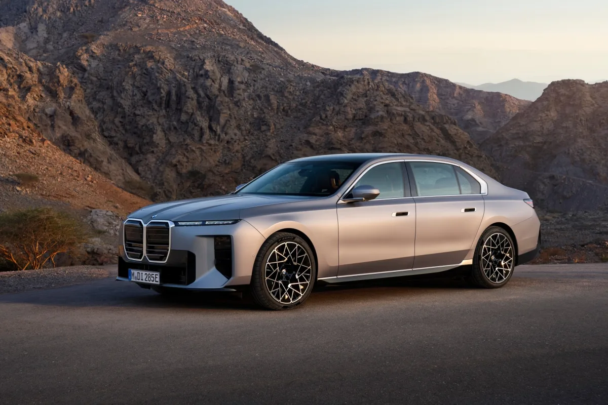 BMW Seri 7 Terbaru: Sedan Mewah Canggih Bertabur Teknologi