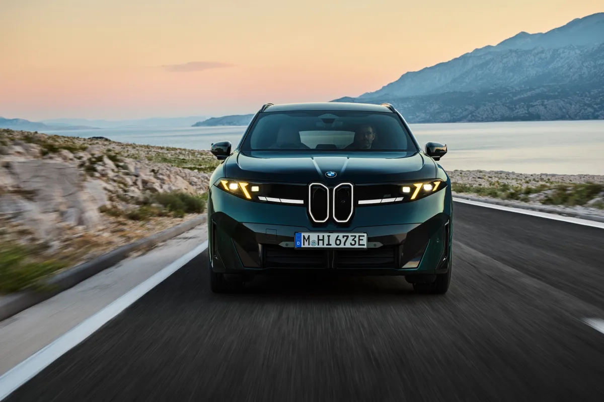 BMW iX3 M60 xDrive Meluncur: SUV Listrik Kencang Berdaya 612 HP