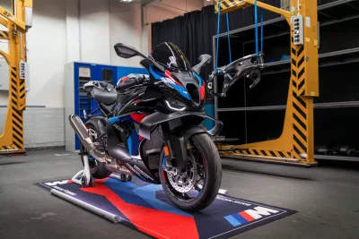 Rangka Baru BMW M 1000 RR: Lebih Ringan dan Lincah