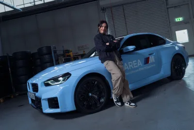 Sensasi Drift BMW M Bersama Becky Evans