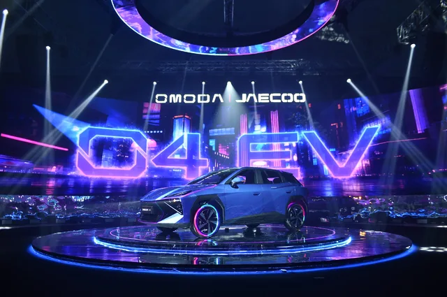 Brand Omoda Kembali, Perkenalkan 04 Sebagai Mobil Penuh AI