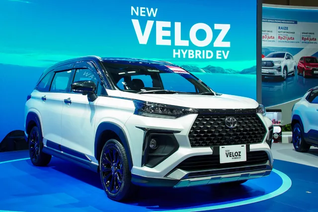 Toyota Luncurkan Veloz Hybrid, Harganya Turun Jauh