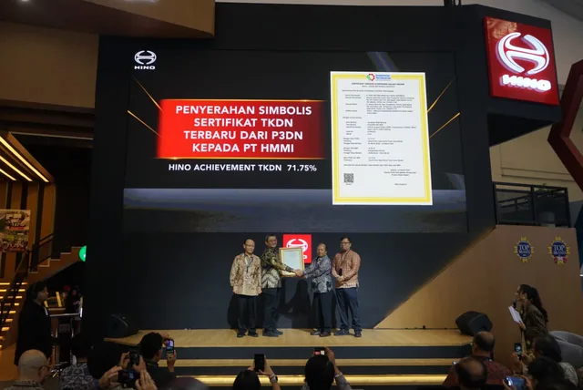 Hino Kantongi Sertifikat TKDN Baru di GIIAS 2026, Komponen Lokal Tembus 71,75%