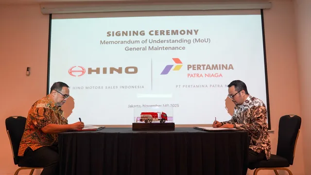 Hino dan Pertamina Patra Niaga Tandatangani MOU Soal Maintenance Armada Tangki BBM
