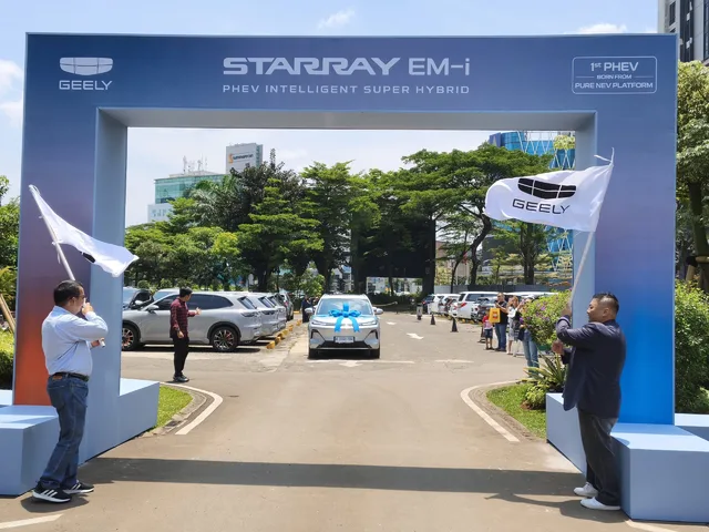 Geely Mulai Serahkan Starray EM-i ke Konsumen