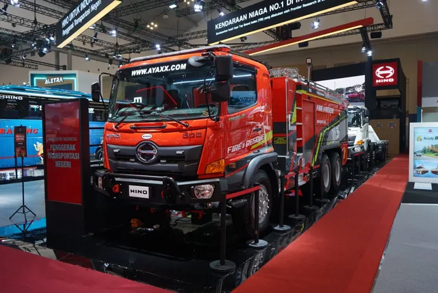 Truk Pemadam Kebakaran Hino 500 Tampil Tangguh di GIIAS 2026