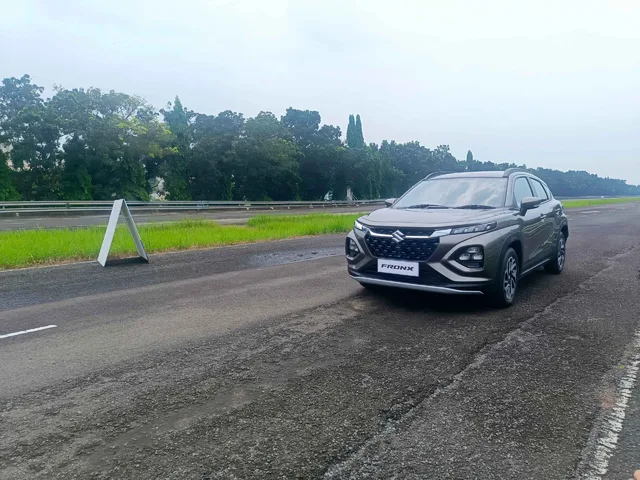 Desain Kabin Suzuki Fronx Bak Pinang Dibelah Dua  dengan Grand Vitara