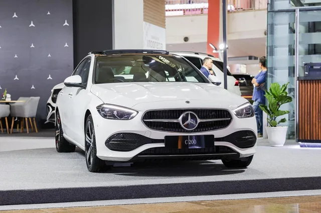 Mercedes-Benz C 200 Avantgarde Line Kini Punya Panoramic Sliding Sunroof