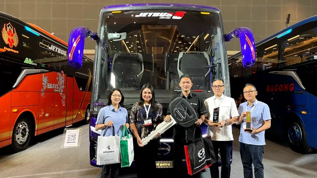 Hino Serahkan Bus RM 280 ABS kepada PO. PHD Trans di Busworld Southeast Asia 2026