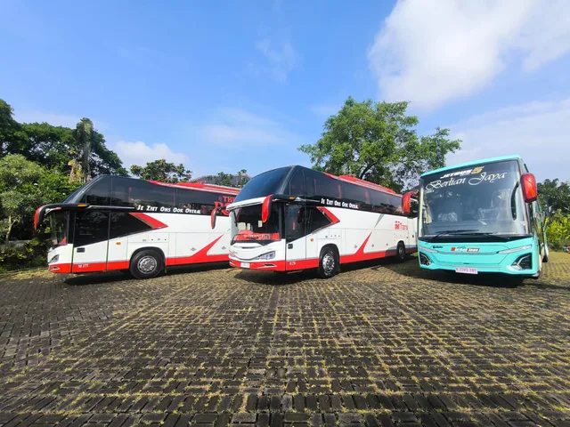 PO MTrans Terima 26 Unit Sasis Bus Mercedes-Benz OH 1626 L