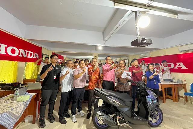 Dukung Pendidikan Vokasi, Wahana Honda Ajak Siswa SMK Bedah Teknologi Vario 125