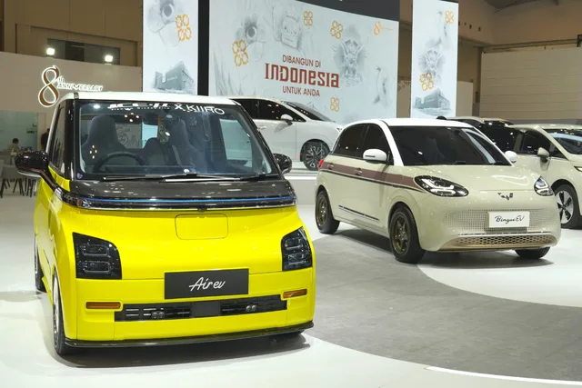Dua EV Wuling Hasil Personalisasi Konsumen Dipajang di Booth Wuling GIIAS 2025