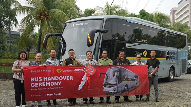 Hino Serahkan 10 Unit Bus RM 280 ABS Kepada Cititrans