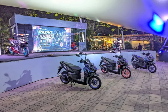 Vario Street 125 Hadir di Agenda Night Ride Komunitas Honda Vario
