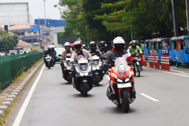 Etika Mengerem Sepeda Motor yang Benar