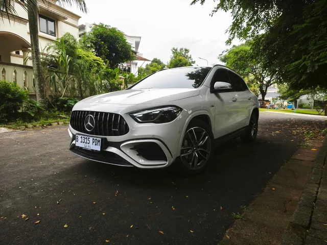 Review Mercedes-AMG GLA 35 Improvement: Serupa Tapi Lebih Bernilai