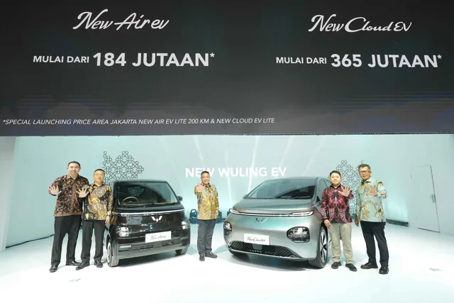 Wuling Segarkan Air ev dan CloudEV, Serta Bawa Mobil Konsep di IIMS 2025