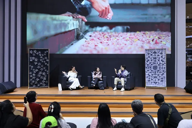 Sulap Limbah Kain Jadi Karya Seni, Mazda dan Adrie Basuki Unjuk Gigi di GIIAS 2026