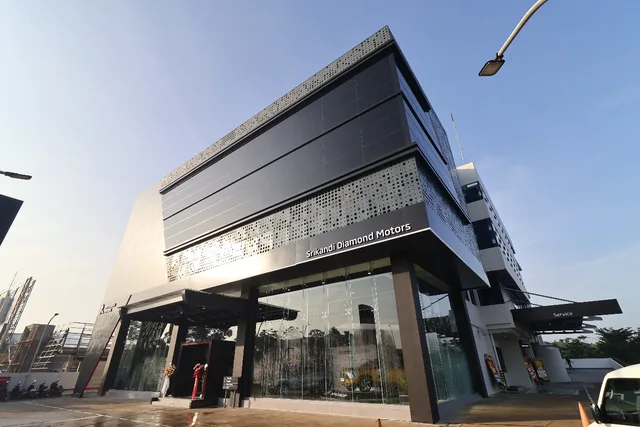 Mitsubishi Motors Buka Dealer Baru Srikandi Diamond Motors di PIK 2