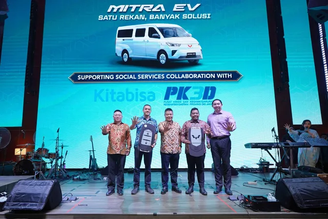 Wuling Donasikan Dua Unit Mitra EV Minibus Untuk Dinkes DKI Jakarta dan Kitabisa